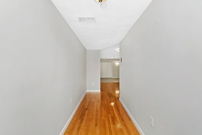 Building Photo - 260 Main St