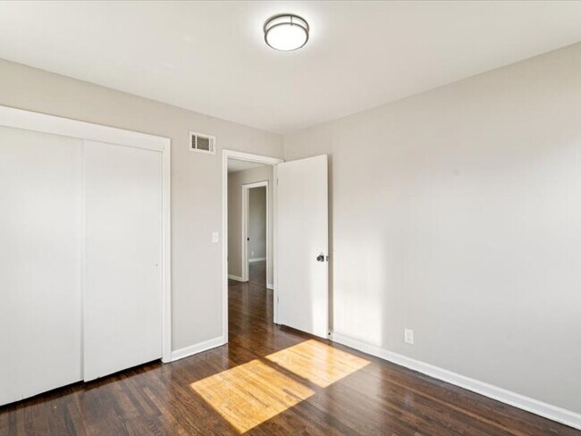 Building Photo - 411 W 46th St