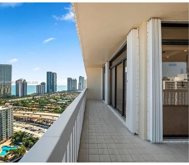 Building Photo - 19355 Turnberry Way