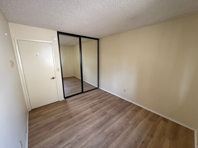 Building Photo - Beautiful UTC Townhome with Private Patio,...