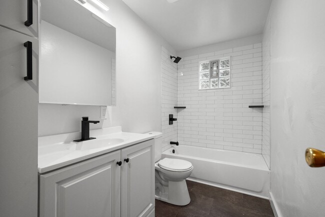 Building Photo - AVAILABLE SEPT 1ST!! BEAUTIFUL 3 BEDROOM I...