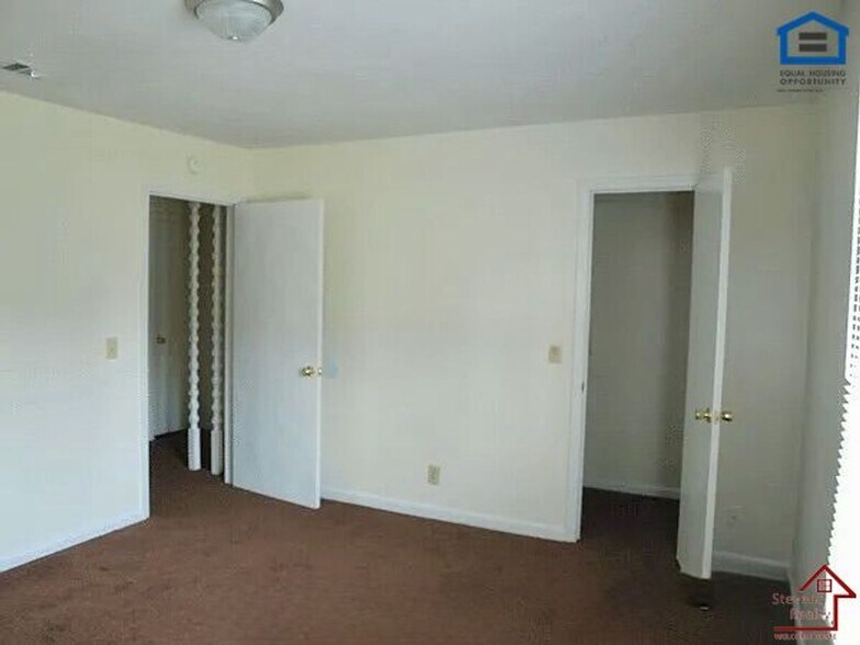 Building Photo - 404 Oriole Dr