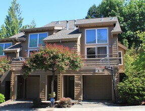 Building Photo - Discover easy living at Forest Heights 2b/2ba Townhome!
