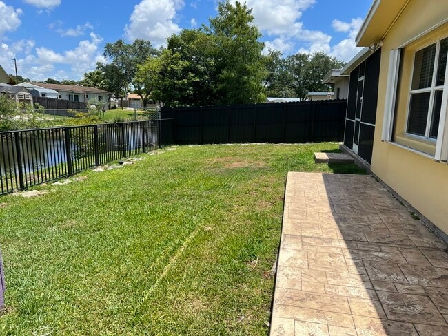 Building Photo - 9417 SW 52nd St