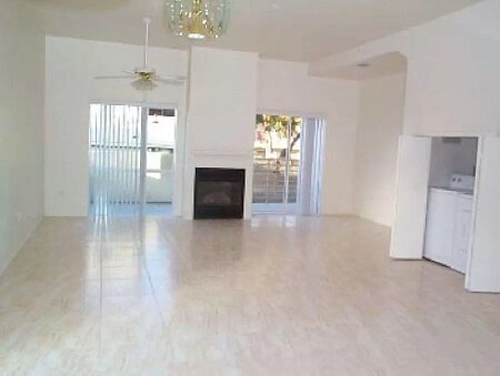 Living area - 438 N Crystal Ct