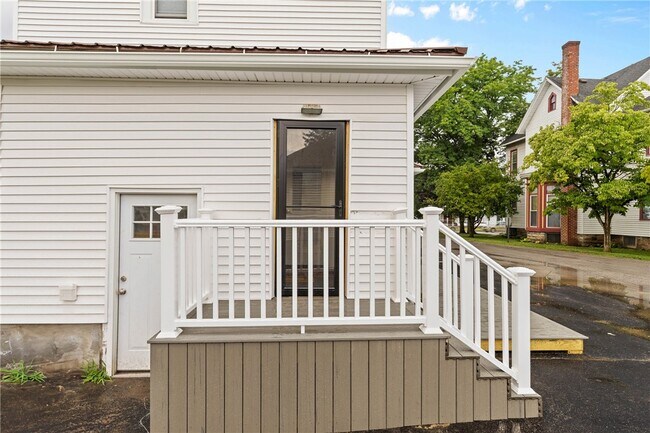 Building Photo - 42 Lake St