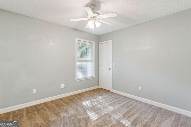 Building Photo - 106 Buntin St