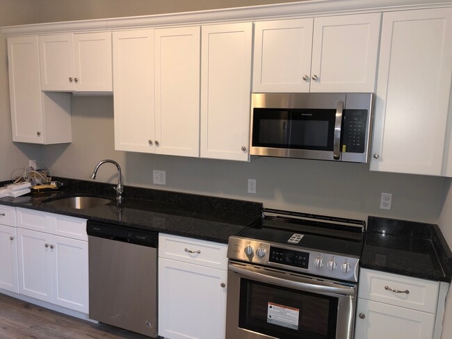 Kitchen - 320 Hamilton St