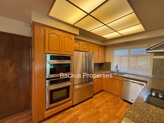 Building Photo - Wonderful three bedroom home in South Salinas