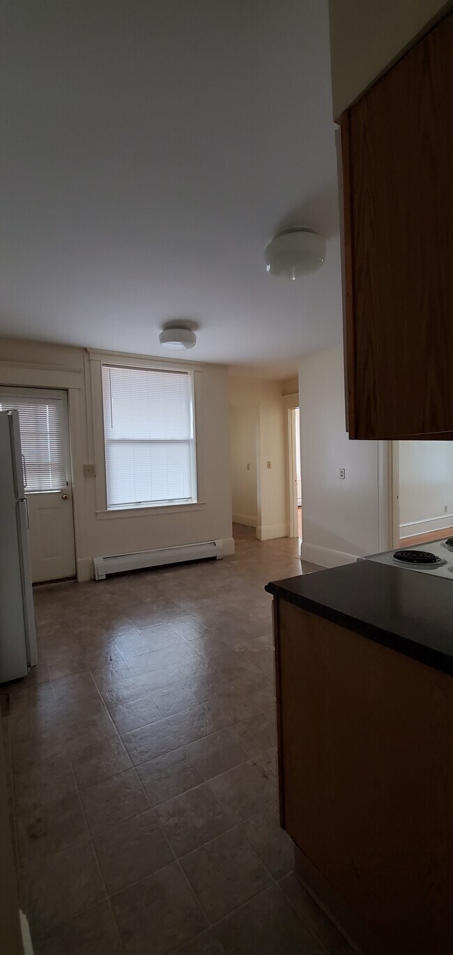 First angle of the kitchen - 21 Walter St
