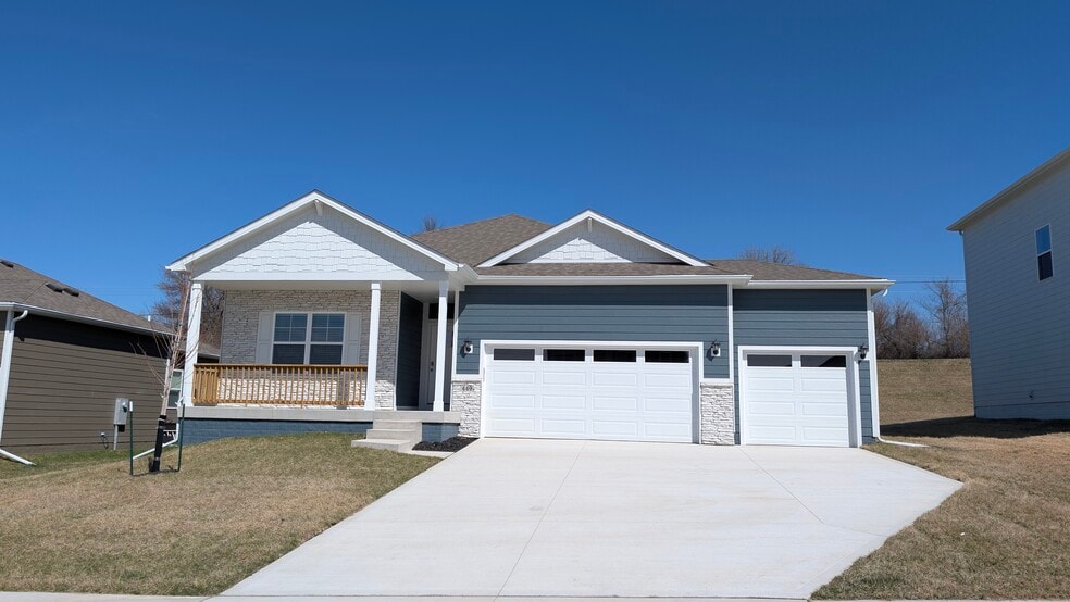 Building Photo - 449 Meadows Ct