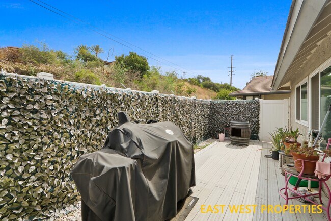 Building Photo - 2409 Sommerset Dr