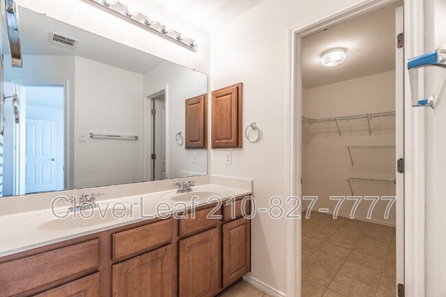 Building Photo - 9810 Magnolia Run