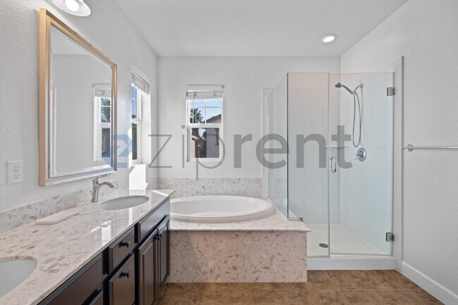 Building Photo - 2060 Salice Wy