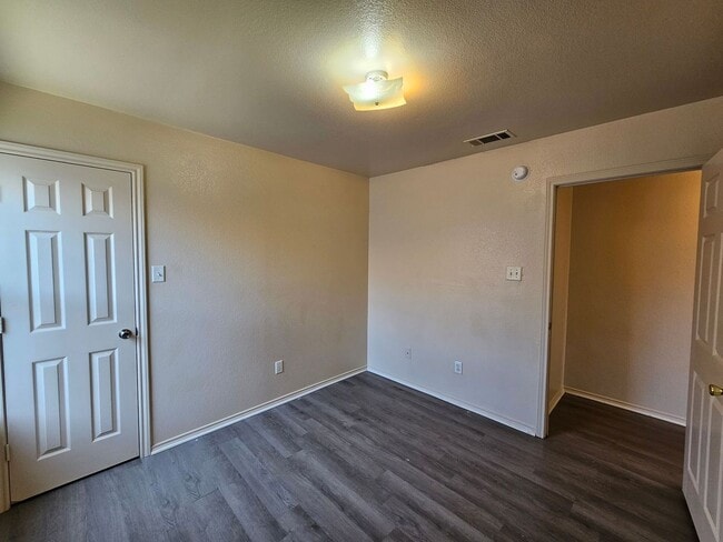 Building Photo - 3407 Toledo Dr