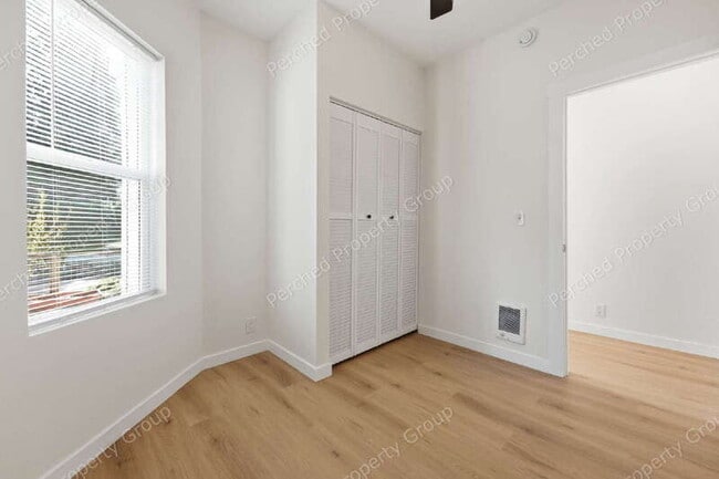 Building Photo - 2105 SE Stark St