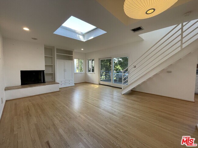 Building Photo - 6216 Temple Hill Dr