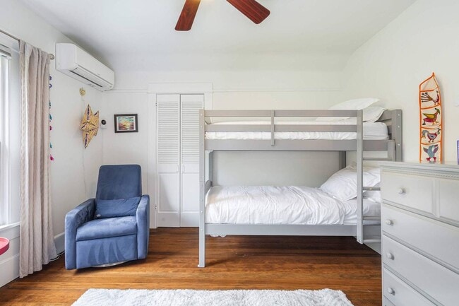Building Photo - 3Bd/2.5Ba Seattle House