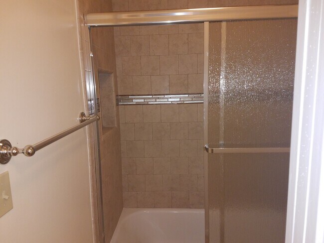 Main Bathroom - 768 Freeman Ave