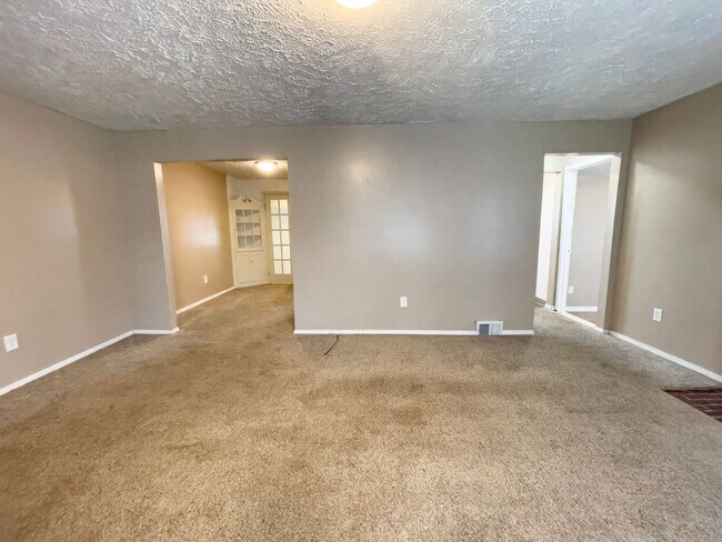 Building Photo - PRELEASING for AUGUST! Walk to Ball State! Bright 4BR Home with Fireplace