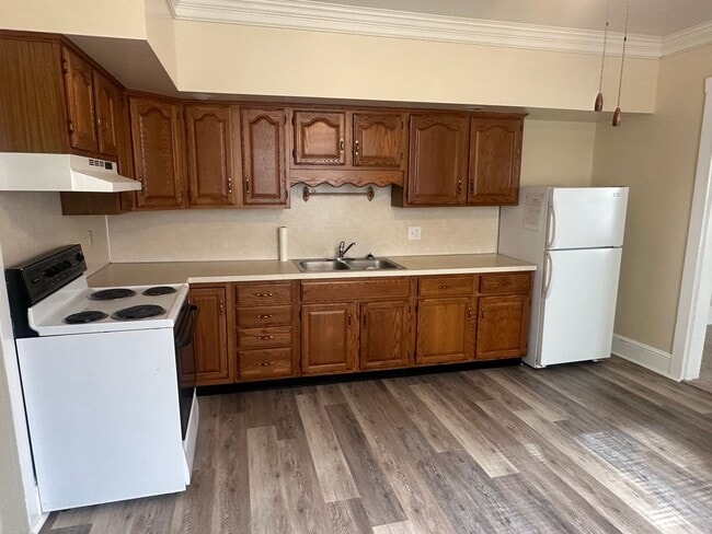 Building Photo - 226 E High St