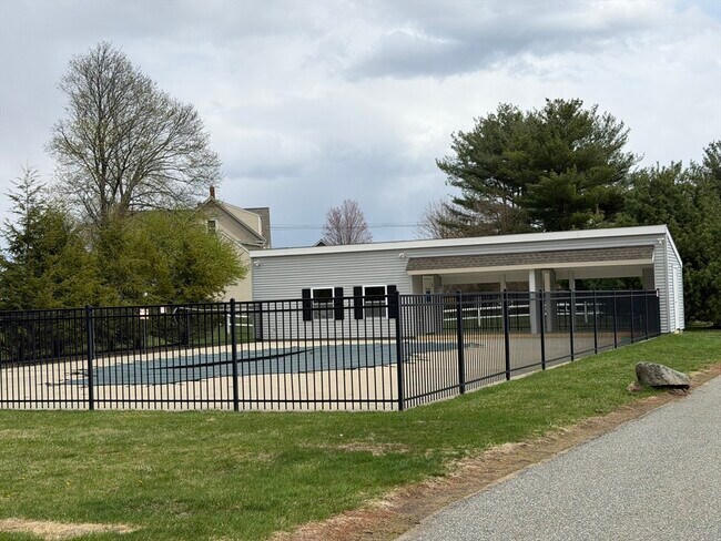 Building Photo - 147 Sylvan St