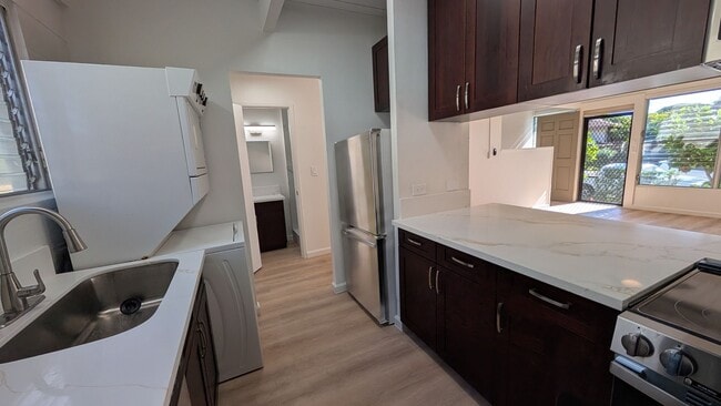 Building Photo - Newly Remodeled 2 bed 2 Bath Townhouse at Waialae Gardens in Kahala