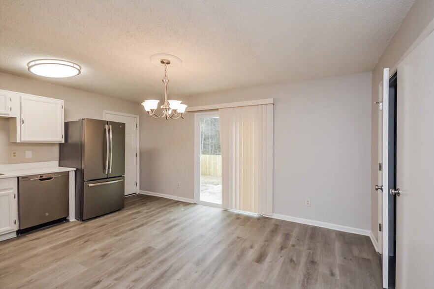 Building Photo - 1612 Picadilly Ct NE