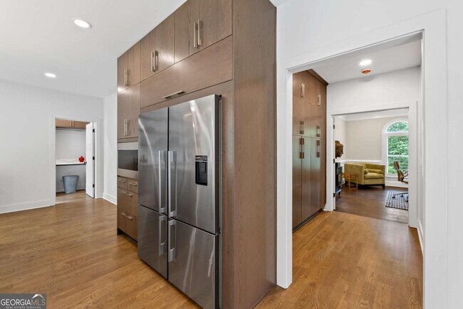 Building Photo - 9950 Farmbrook Ln