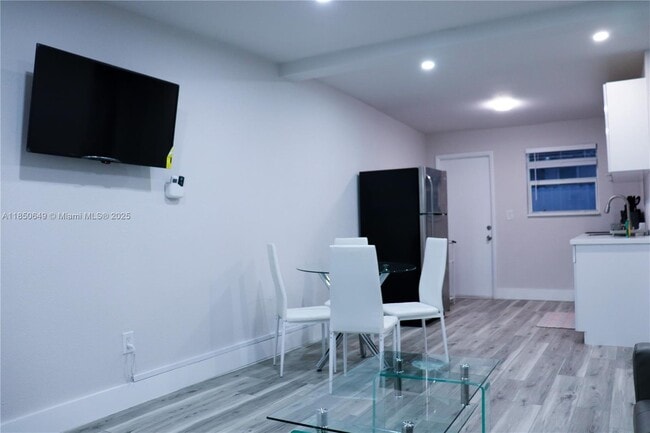 Building Photo - 305 Phippen Waiters Rd