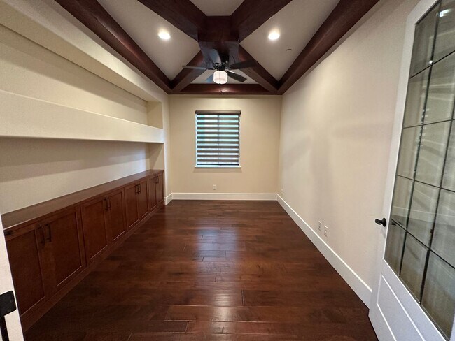 Building Photo - Stunning Lakefront River Islands Home