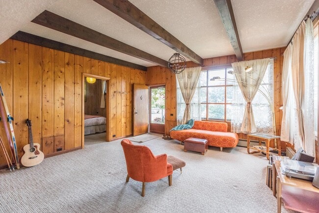 Building Photo - 3 bed/2 bath house in Oak Grove/Milwaukie- Available Now !