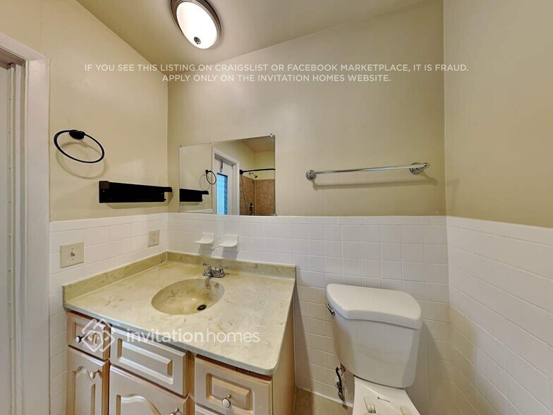 Building Photo - 7512 NW 40th Pl