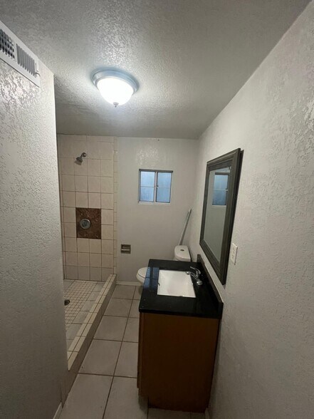 Building Photo - 14740 Anita Way