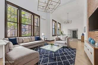 Building Photo - 121 E 37th St