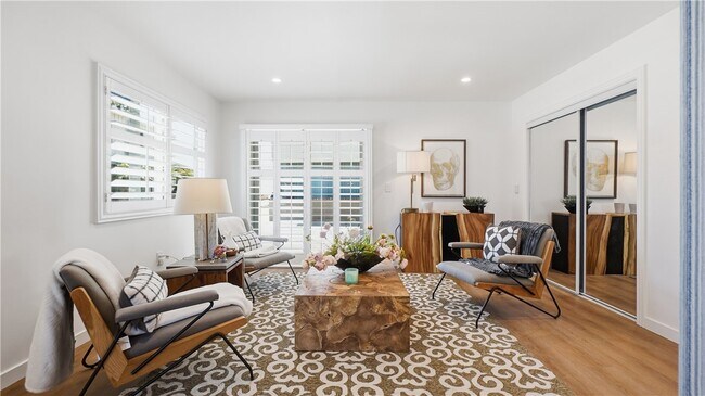 Building Photo - 6601 Seashore Dr