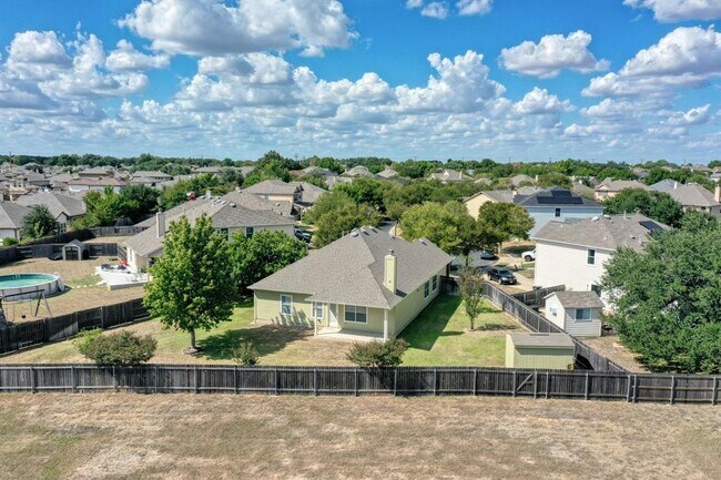 Building Photo - 811 Bedford Ct