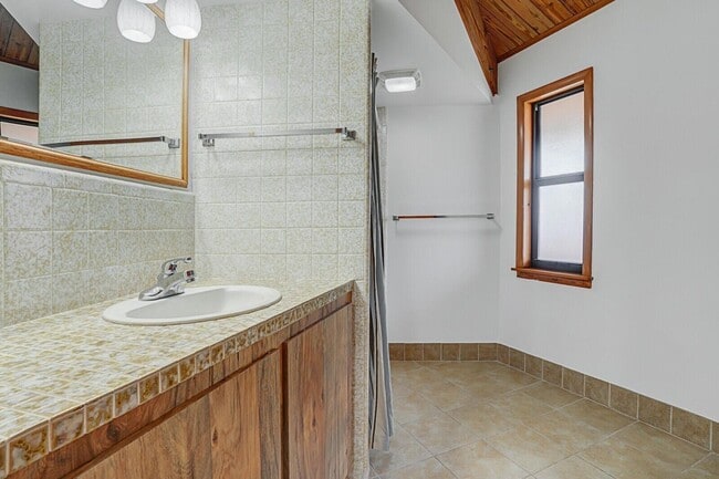 Building Photo - 9752 SE Highborne Way