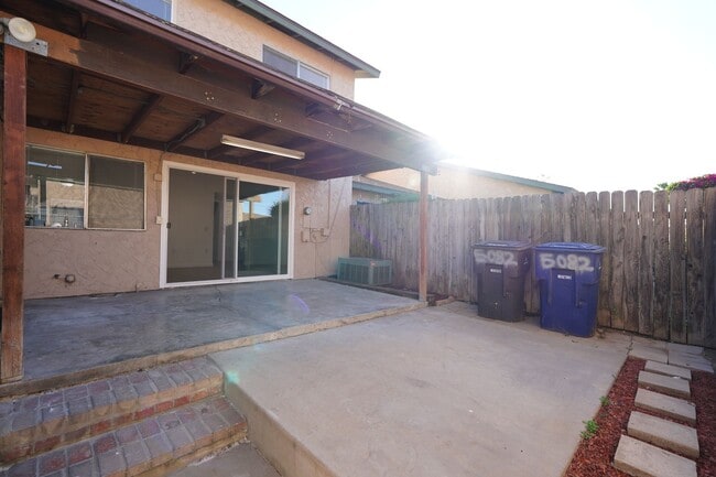 Building Photo - Spacious 3-Bedroom Home with 2-Car Garage in Riverside!