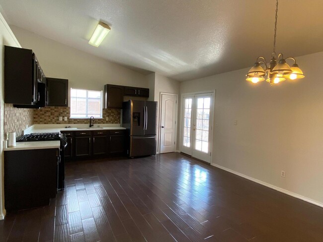 Building Photo - 3303 Almedia Pl