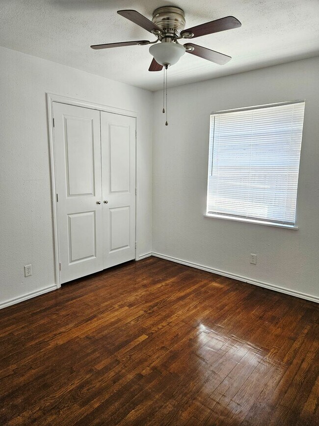 Building Photo - 1011 Cedar Dr