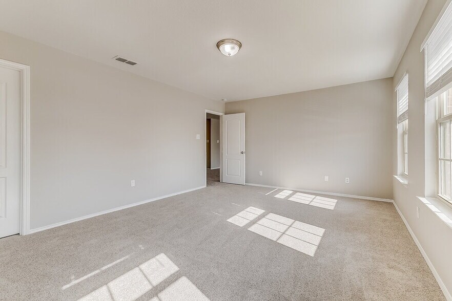 Building Photo - 4208 Glen Abbey Dr