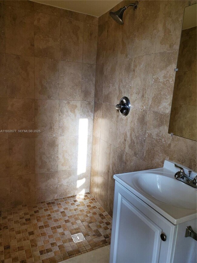 Building Photo - 1449 NE 131st St