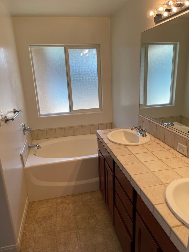 Building Photo - Beautiful 3 bed 2 bath Home in Rosedale!