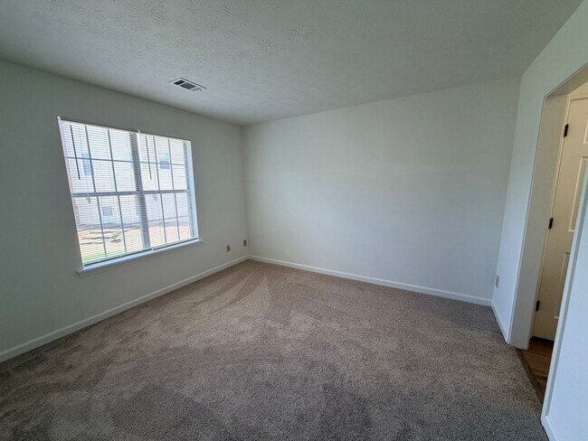 Building Photo - 5556 Clover Rise Ln