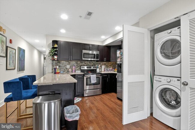 Building Photo - 1228 N 25th St