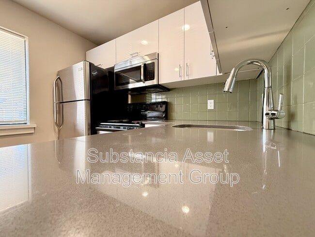 Building Photo - 2000 N Blackwelder Ave