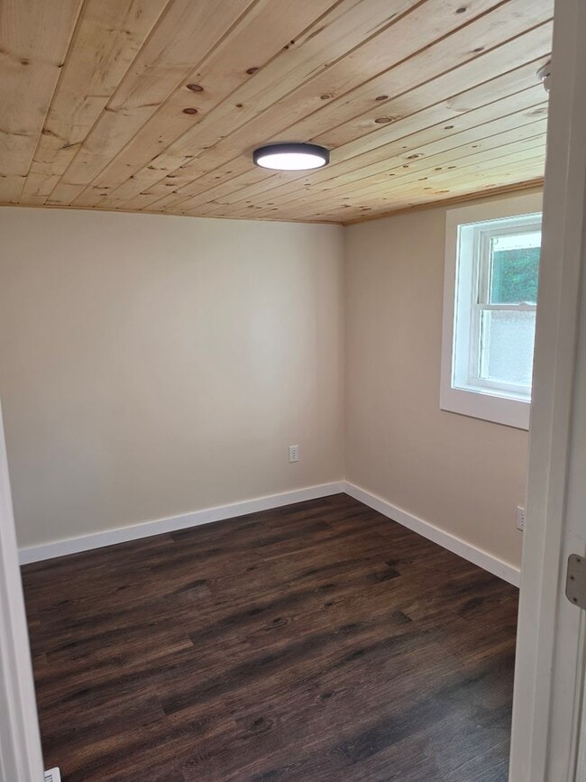 Building Photo - 1601 Chinquapin Grove Rd