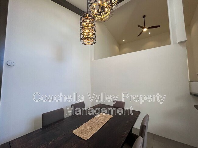 Building Photo - 287 S Civic Dr