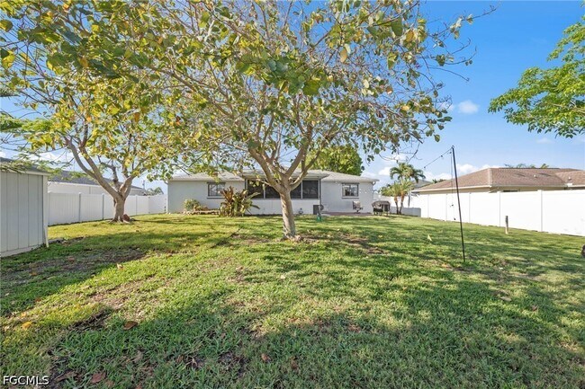 Building Photo - 311 SW 19th Ln